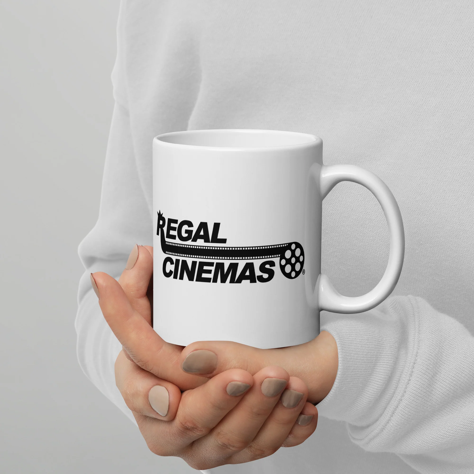 Regal Cinemas Vintage Logo Mug - Image 3
