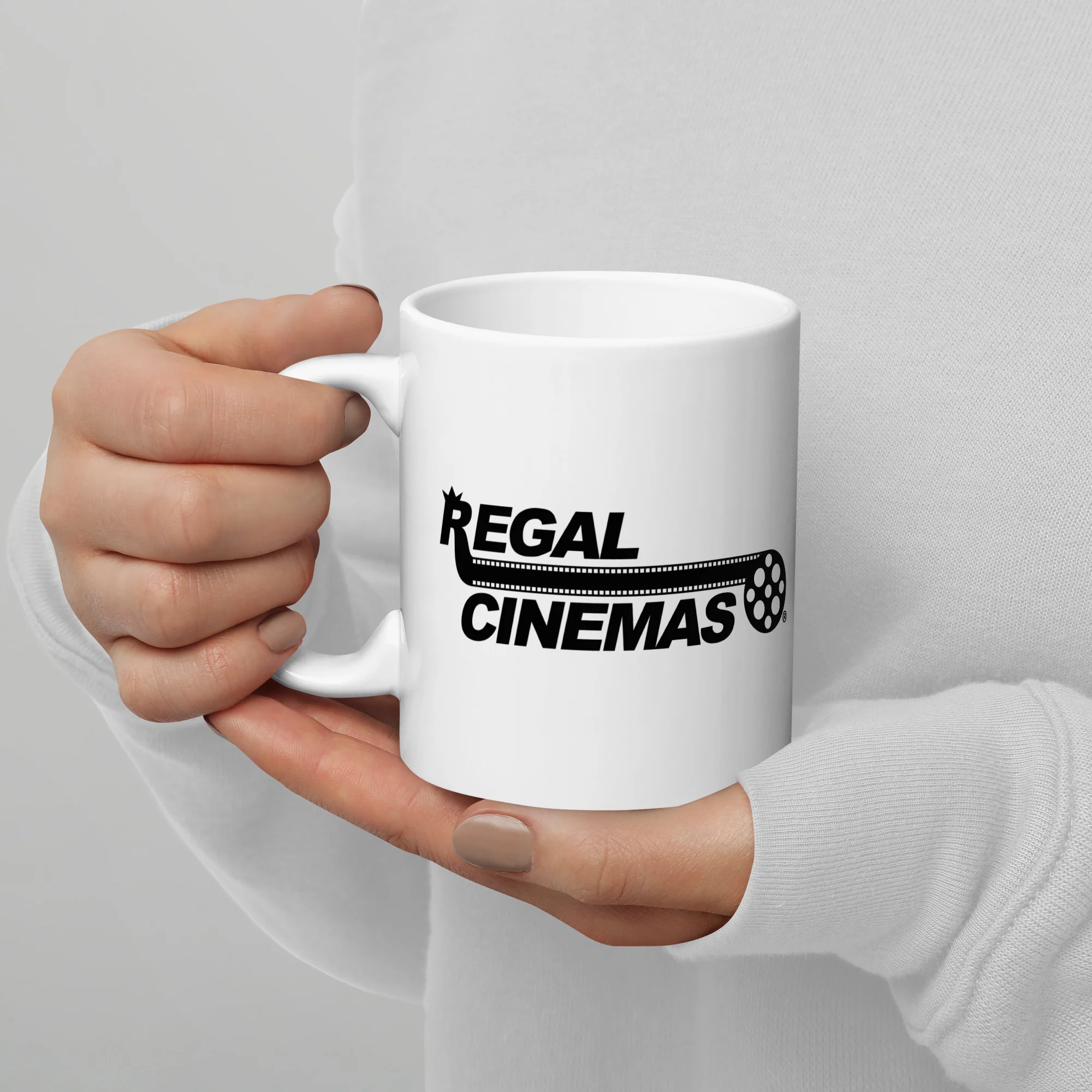Regal Cinemas Vintage Logo Mug - Image 4