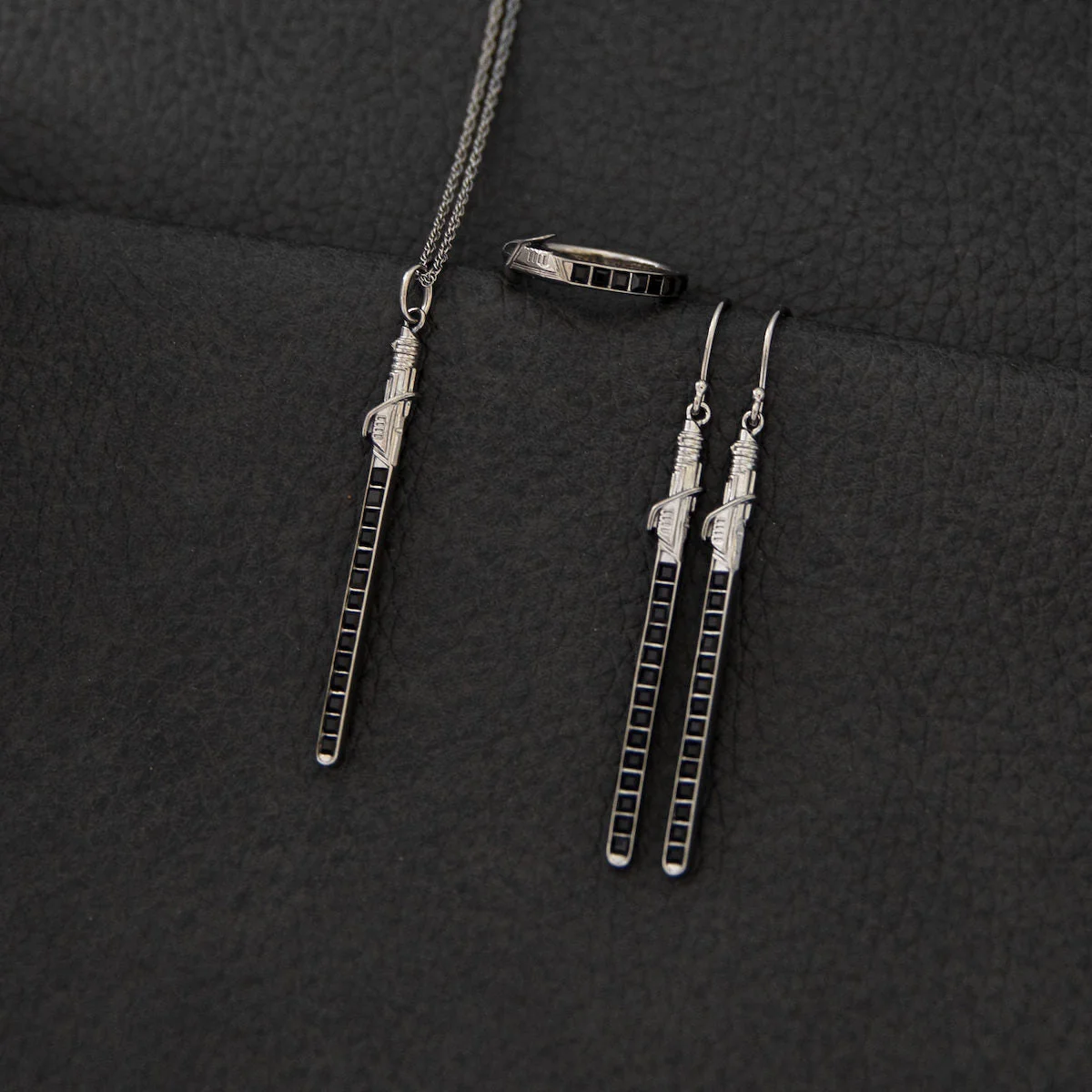 Star Wars x RockLove Darksaber Crystal Lightsaber Necklace - Image 4