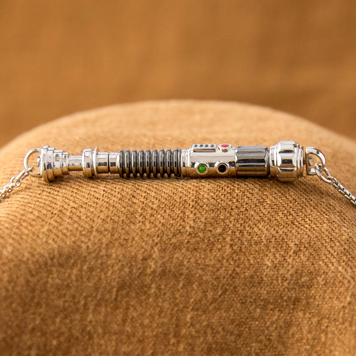 Star Wars x RockLove Duty and Resolve Lightsaber Workshop Necklace - Image 5